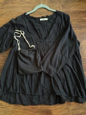 NATURAL LIFE Black Long-Sleeve Boho Peasant Blouse with Drawstring Pouch